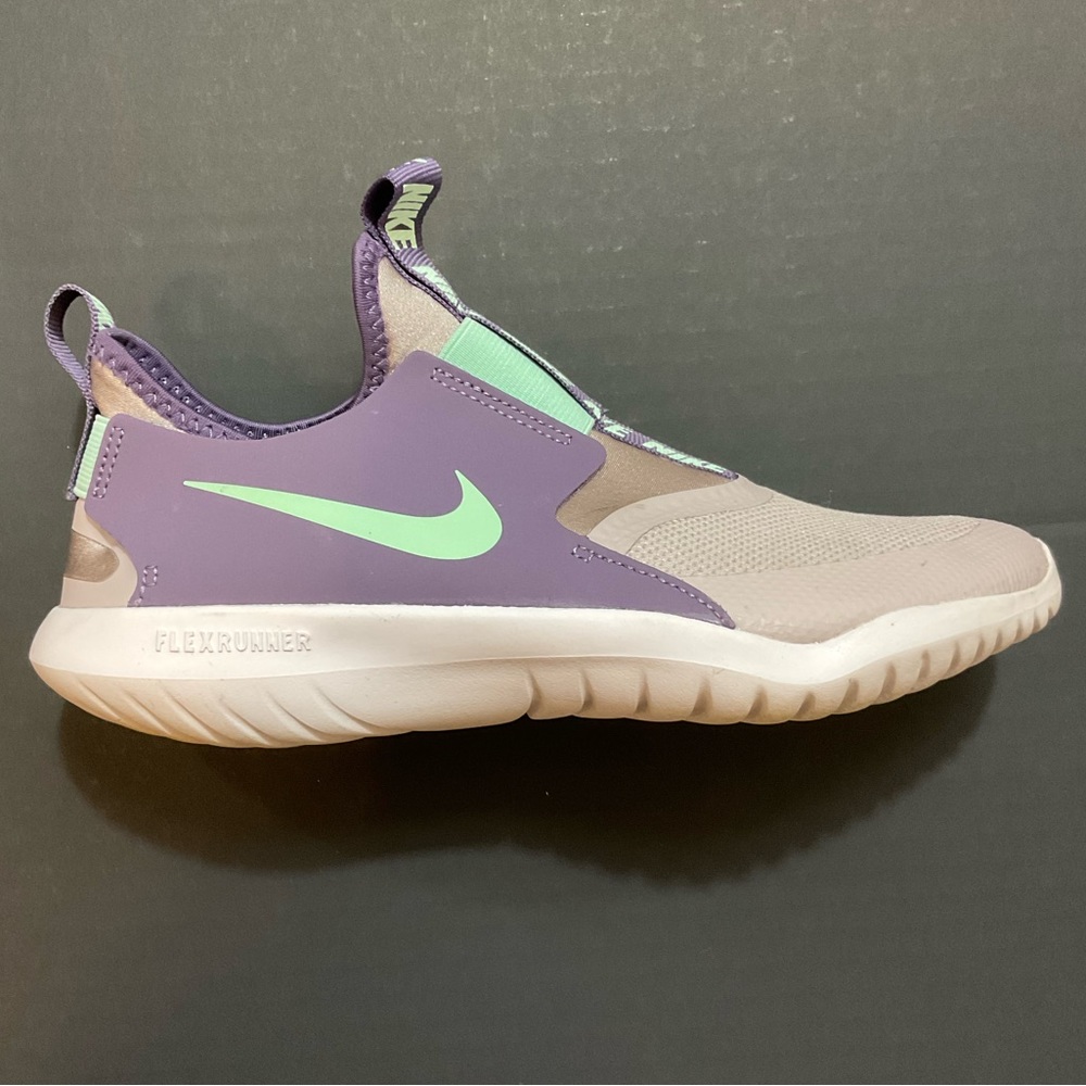 Nike purple/teal flex runner